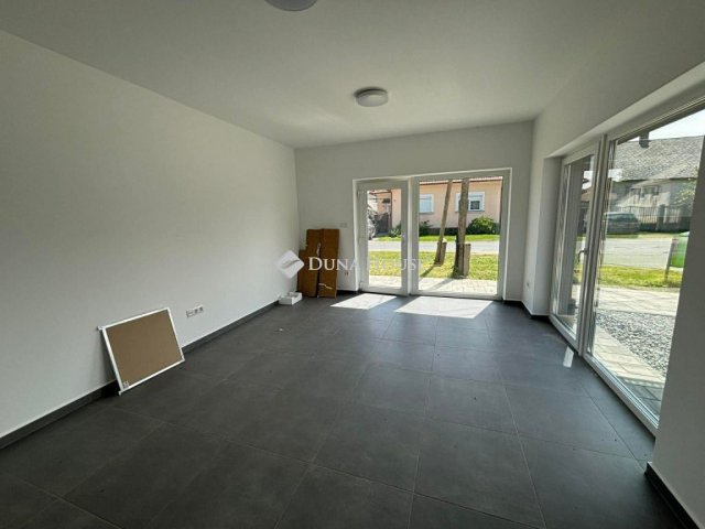 Eladó iroda, Csornán 25.9 M Ft / költözzbe.hu