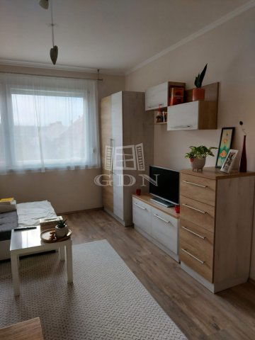 Eladó panellakás, Szegeden 55.9 M Ft, 1+1 szobás