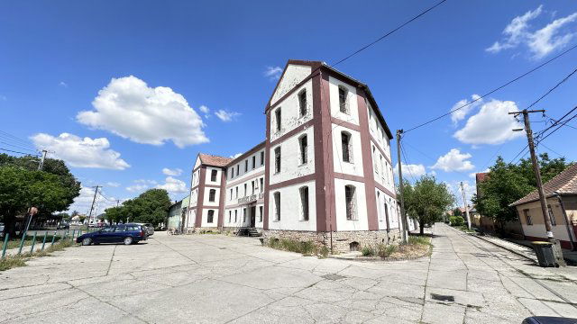 Eladó ipari ingatlan, Kalocsán, Malatin téren 299 M Ft