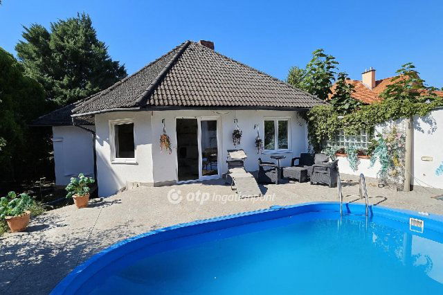Eladó családi ház, Válon 156 M Ft, 6 szobás