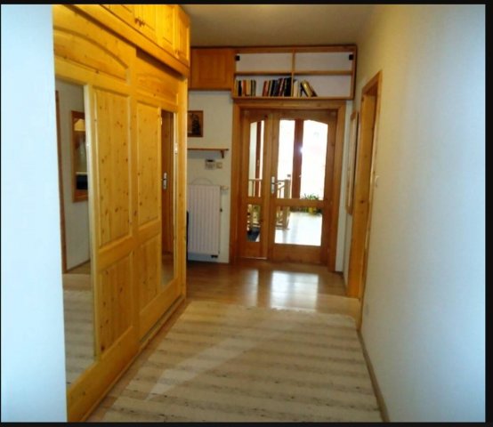 Eladó családi ház, Gödön, Lenkey utcában 222 M Ft, 9 szobás
