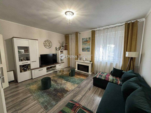 Eladó családi ház, Mosonmagyaróváron 84.8 M Ft, 5 szobás