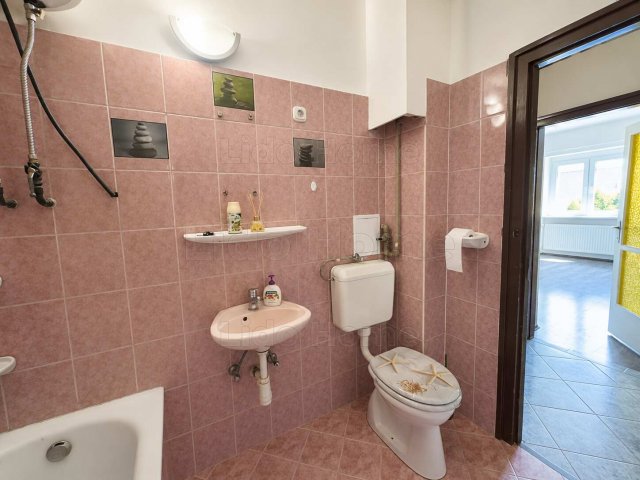 Kiadó téglalakás, albérlet, Zircen 130 E Ft / hó, 2 szobás