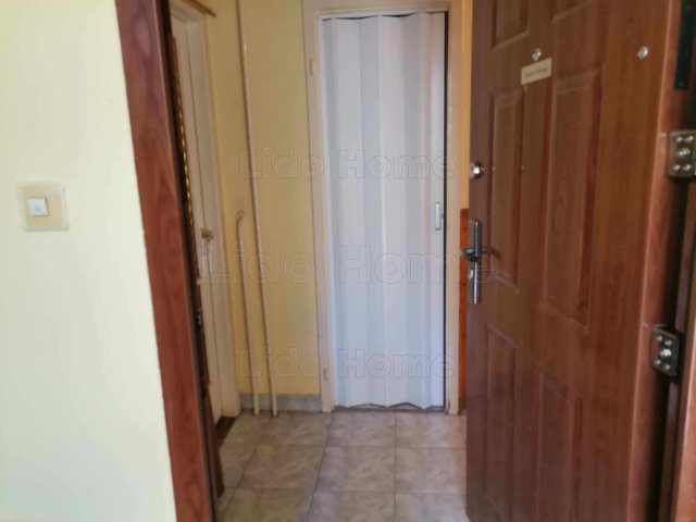 Eladó panellakás, Székesfehérvárott 45.999 M Ft, 6 szobás