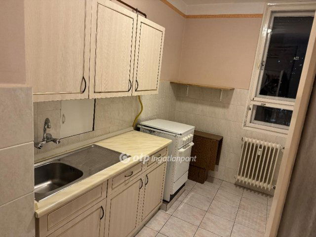 Eladó téglalakás, Dunaújvárosban 33.49 M Ft, 2 szobás