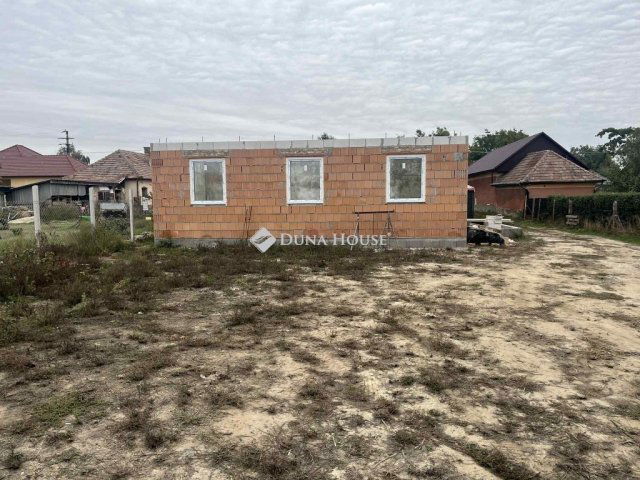 Eladó családi ház, Kakucson 85 M Ft, 4 szobás