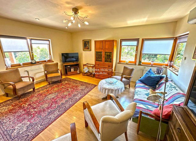 Eladó családi ház, Szentendrén 149.9 M Ft, 6 szobás