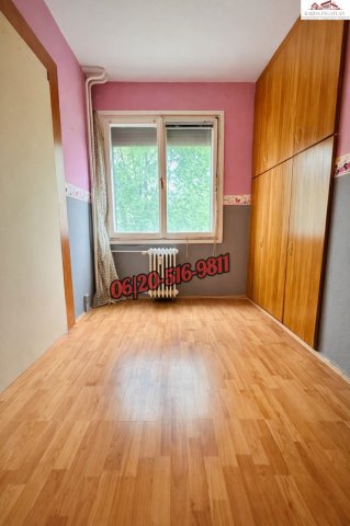 Eladó téglalakás, Dunaújvárosban 34.9 M Ft, 1+3 szobás