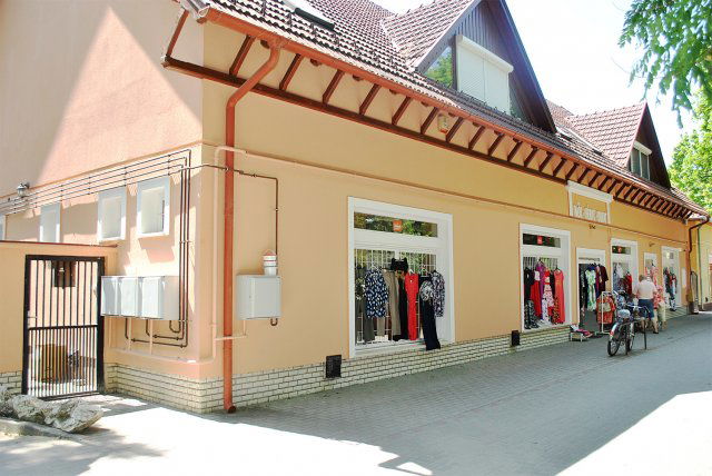 Eladó üzlethelyiség, Kerekegyházán 84 M Ft