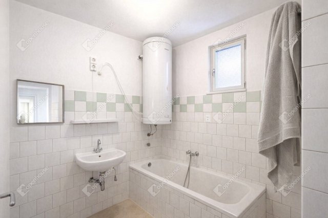 Eladó családi ház, Zsombón 49.9 M Ft, 2 szobás
