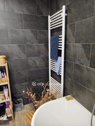 Eladó családi ház, Pécsett 139.5 M Ft, 3 szobás