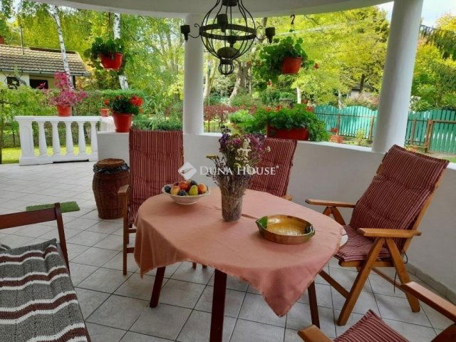 Eladó nyaraló, Balatonföldváron 129 M Ft, 4 szobás