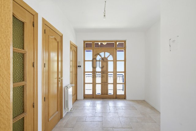 Eladó családi ház, Leányfaluban 199 M Ft, 8 szobás