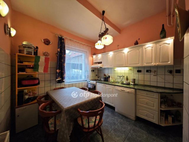 Eladó családi ház, Budapesten, XV. kerületben 139.9 M Ft