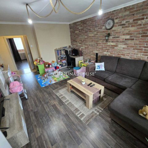 Eladó panellakás, Kecskeméten 66.9 M Ft, 3 szobás