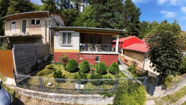 Eladó nyaraló, Arlón, Bányász utcában 13.5 M Ft, 2 szobás