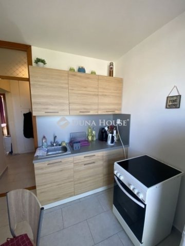 Eladó panellakás, Pécsett 42.4 M Ft, 2 szobás