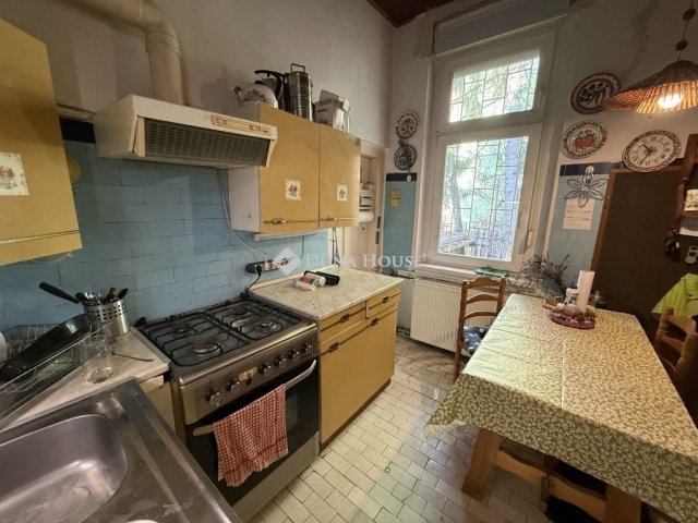 Eladó családi ház, Pécsett 74.9 M Ft, 5 szobás