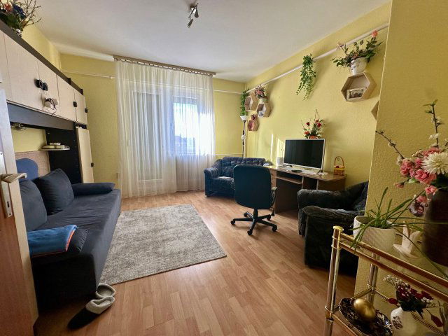 Eladó családi ház, Keszthelyen 170 M Ft, 6 szobás