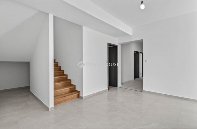 Eladó családi ház, Budakeszin 189.9 M Ft, 7 szobás