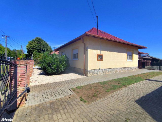 Eladó családi ház, Csomában 40 M Ft, 4 szobás
