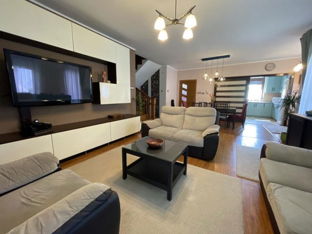 Eladó családi ház, Tatán 206 M Ft, 3+2 szobás