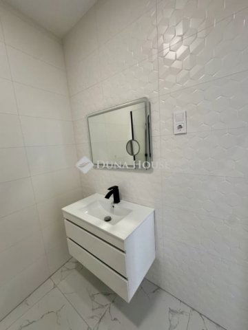 Eladó téglalakás, Budapesten, V. kerületben 181 M Ft, 4 szobás