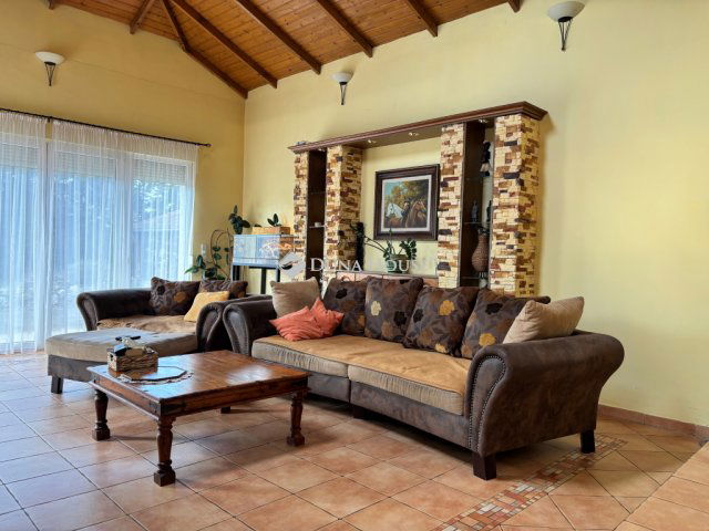 Eladó családi ház, Alsónémediben 165.9 M Ft, 4 szobás