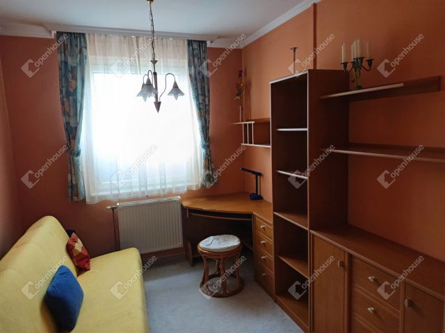 Eladó téglalakás, Siófokon 86.9 M Ft, 4 szobás