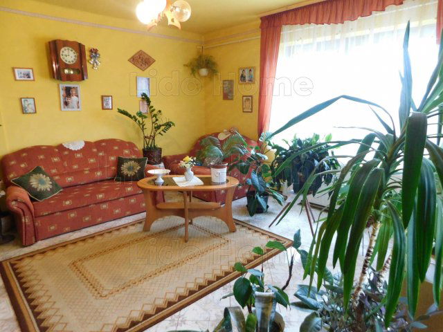 Eladó családi ház, Dombóváron 50 M Ft, 7+2 szobás