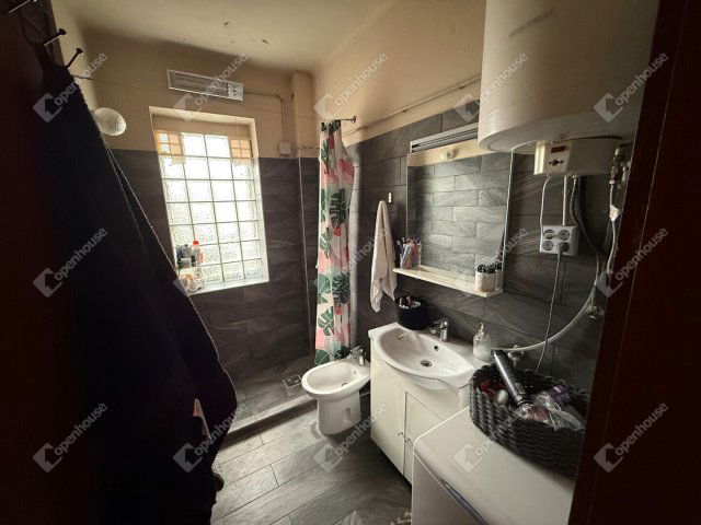 Eladó téglalakás, Keszthelyen 39.9 M Ft, 2 szobás