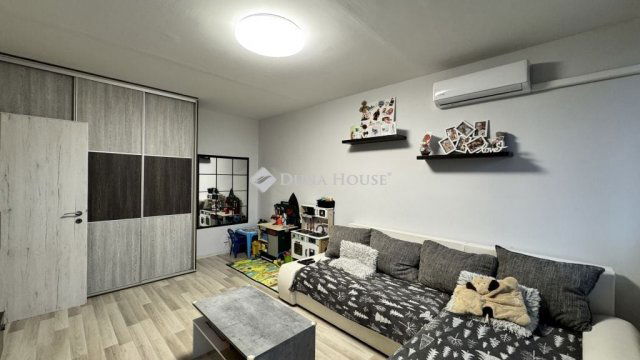 Eladó panellakás, Nyíregyházán, Fazekas János téren 42.85 M Ft