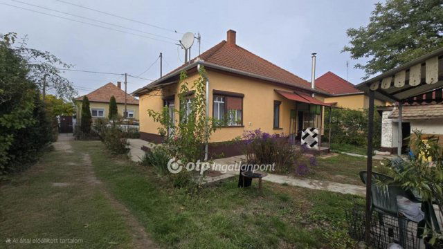 Eladó családi ház, Nádudvaron 24.7 M Ft, 2 szobás