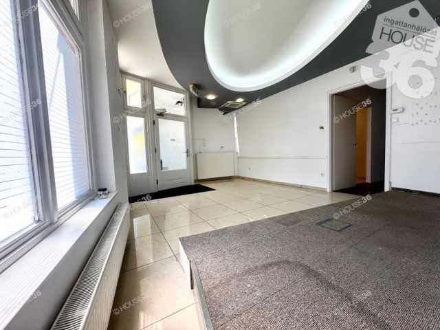 Eladó üzlethelyiség, Kecskeméten 70 M Ft, 4 szobás