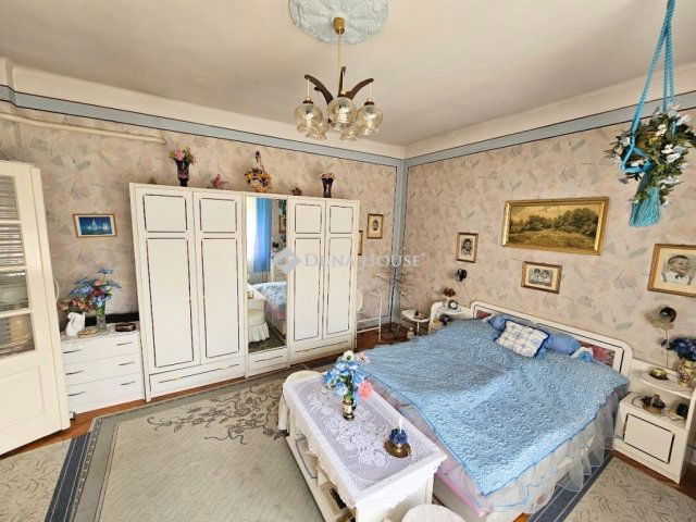 Eladó családi ház, Szigetszentmiklóson 79.999 M Ft, 5 szobás