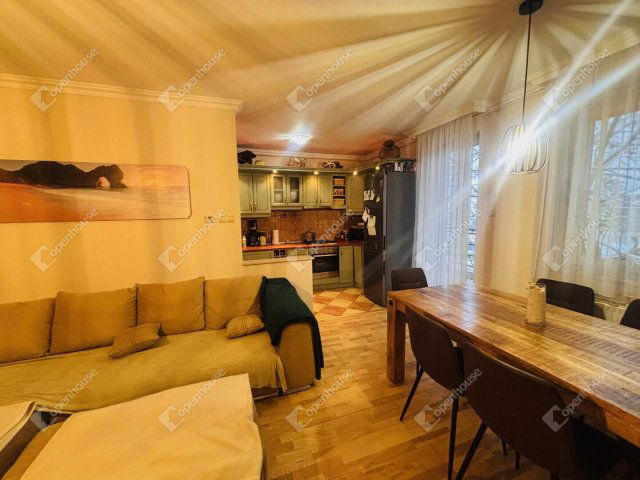 Eladó téglalakás, Szegeden 94.9 M Ft, 4 szobás