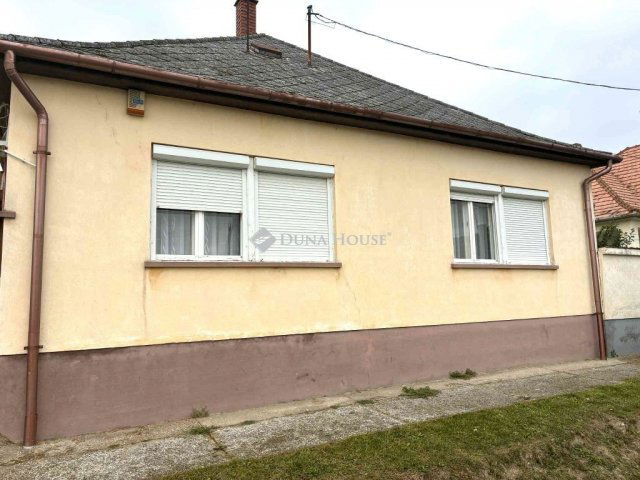 Eladó családi ház, Fajszon 25 M Ft, 3 szobás