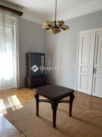 Kiadó téglalakás, albérlet, V. kerületben, Alkotmány utcában