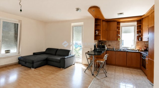 Eladó téglalakás, Szigetszentmiklóson 59 M Ft, 2 szobás
