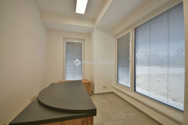 Kiadó ipari ingatlan, Alsónémediben 1700 E Ft / hó