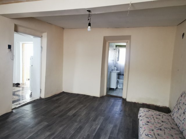 Eladó családi ház, Mezőtúron 13.7 M Ft, 2 szobás