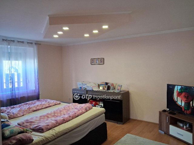 Eladó családi ház, Dobán 39.9 M Ft, 1+2 szobás