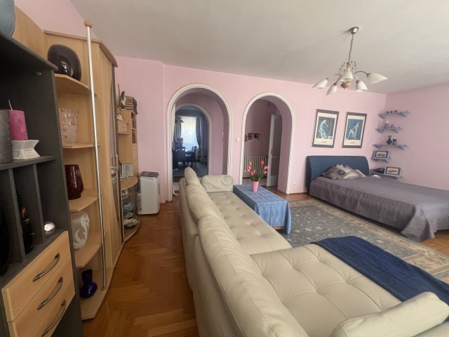 Eladó családi ház, Szegeden 85.6 M Ft, 5 szobás