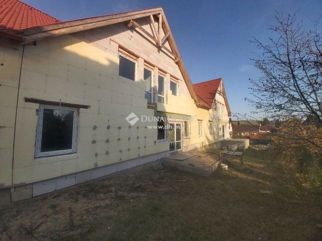 Eladó sorház, Veresegyházon 250 M Ft, 1 szobás