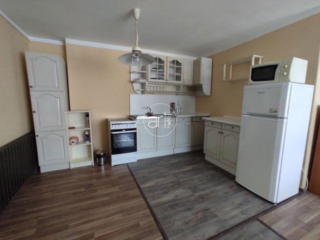 Kiadó téglalakás, albérlet, Szegeden, Katona József utcában