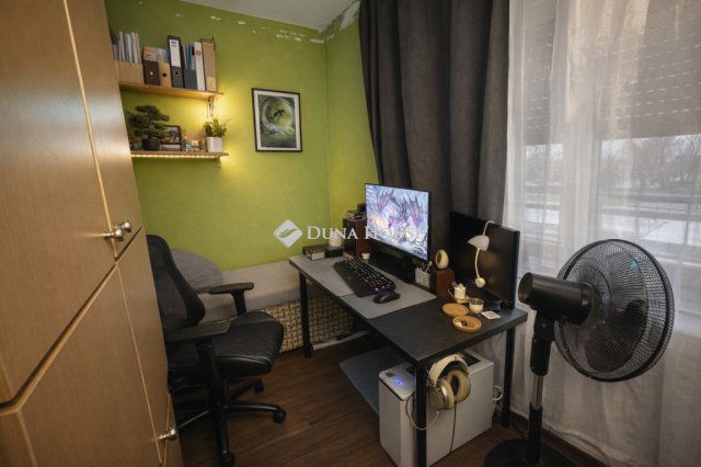 Eladó panellakás, Tatabányán 44.99 M Ft, 3 szobás