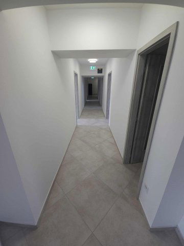 Kiadó iroda, Kecskeméten, Széchenyi téren 336 E Ft / hó