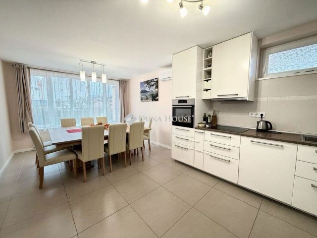 Eladó családi ház, Velencén 220 M Ft, 4 szobás