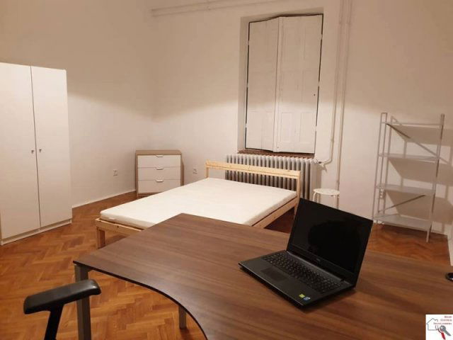 Kiadó téglalakás, albérlet, Pécsett 250 E Ft / hó, 3 szobás