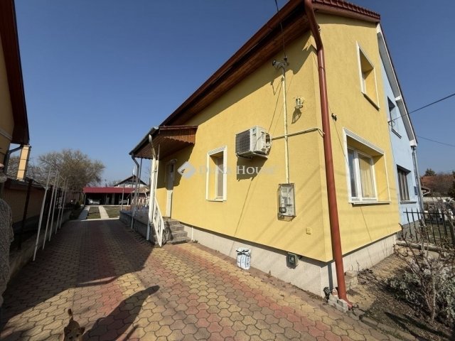 Eladó családi ház, Felsőpakonyban 78.8 M Ft, 4 szobás